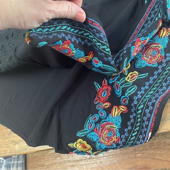 ANDREE women’s size Small Medium black embroidered poncho top boxy boho - Picture 10 of 11